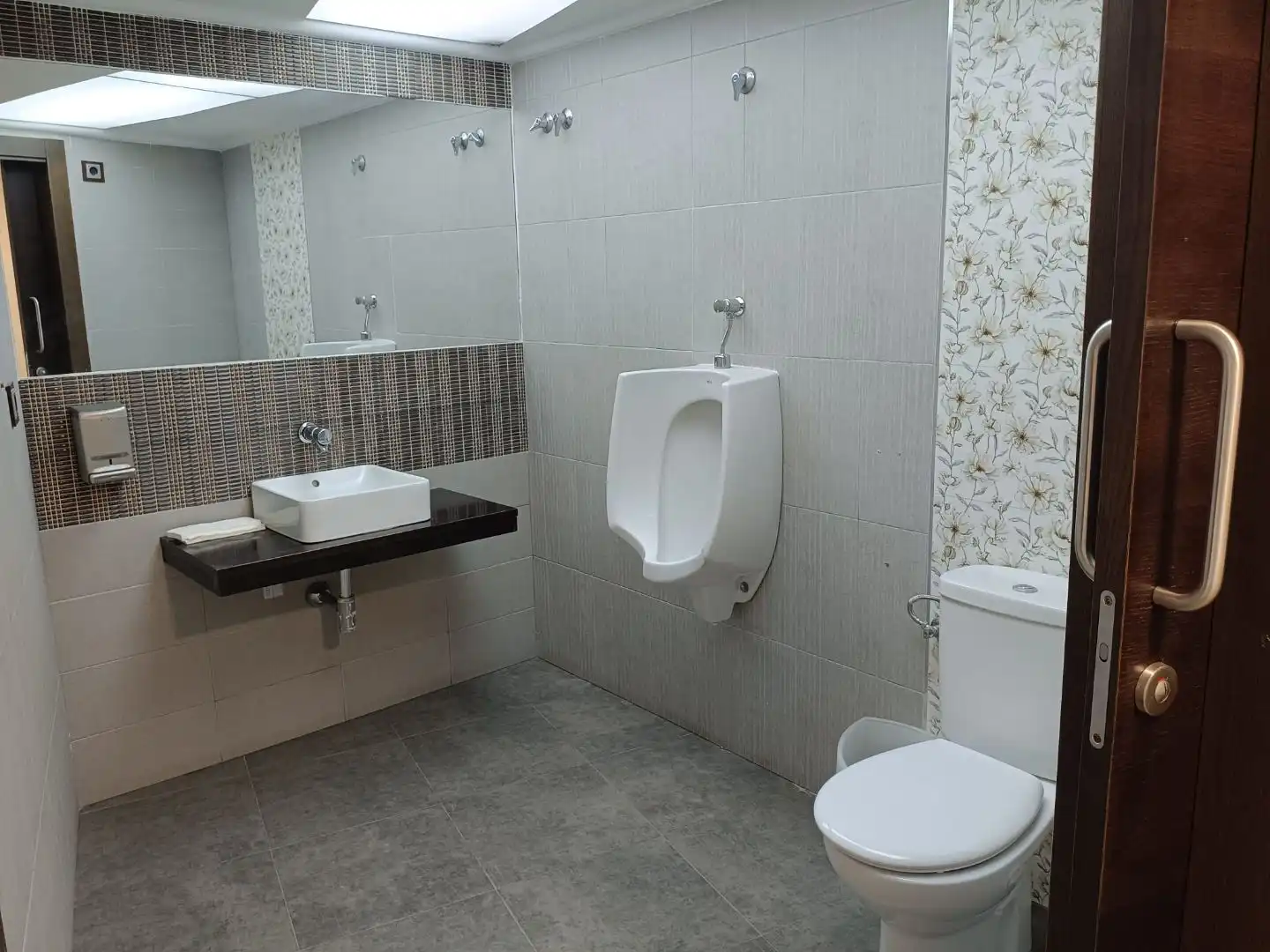 Badezimmer von Geschaftsraum zur Miete in Alcantarilla mit Klimaanlage und Heizung