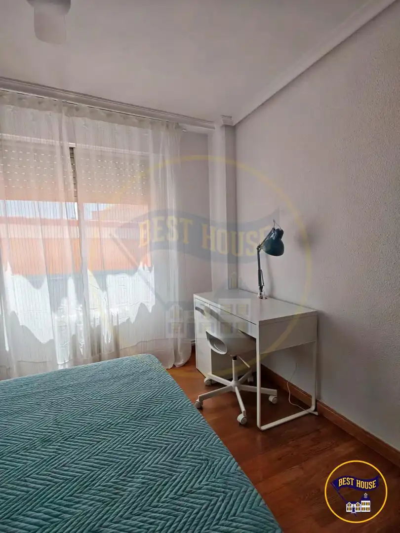 Habitación de Piso de alquiler en Cuenca con Calefacción, Parquet y Amueblado