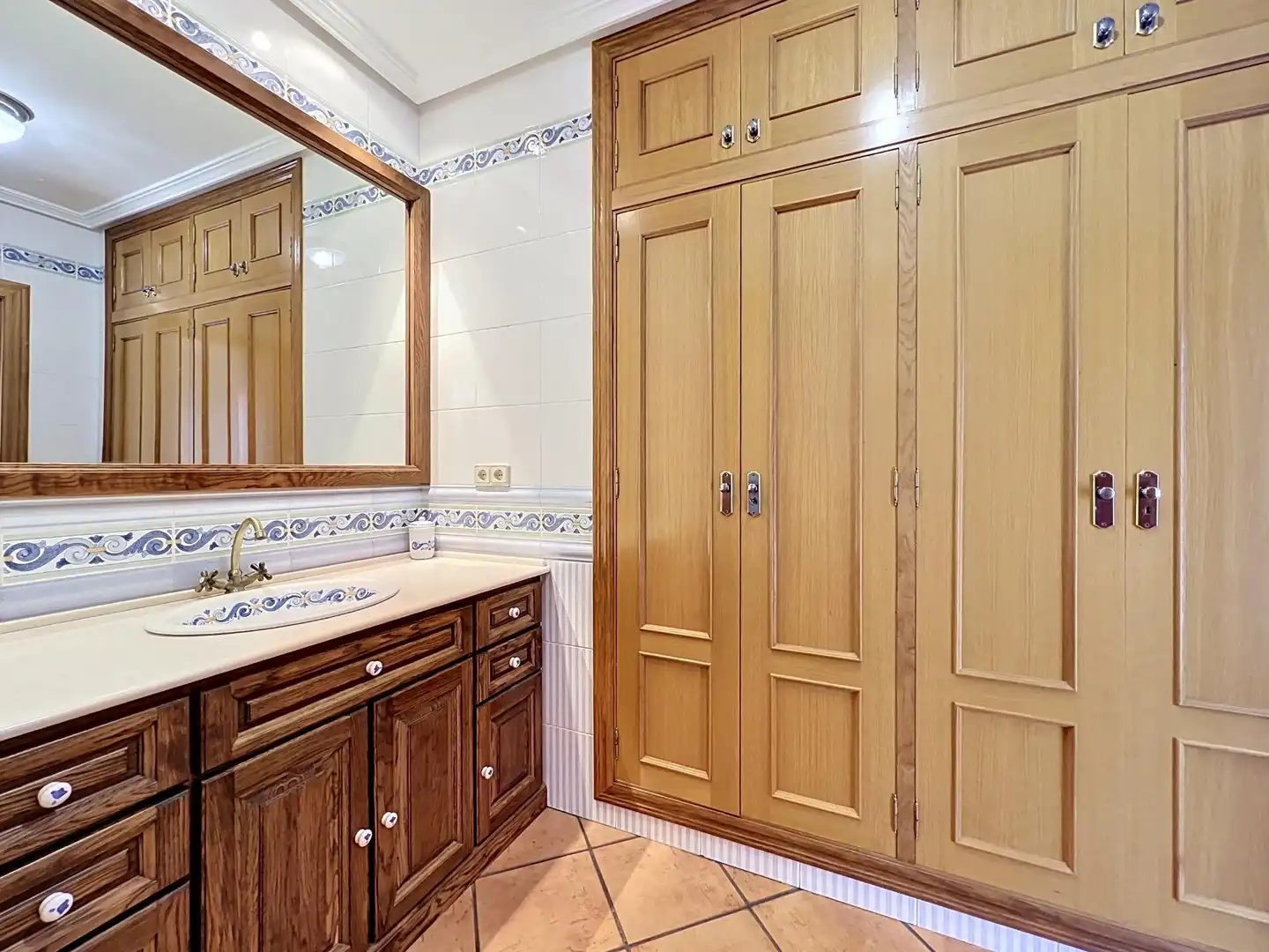Bathroom of Detached homes for sale in Roquetas de Mar