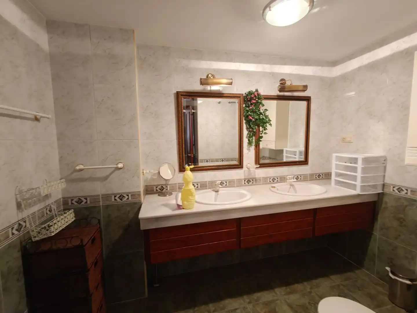 Baño de Ático de alquiler en Benalmádena con Aire acondicionado, Jardín privado y Amueblado