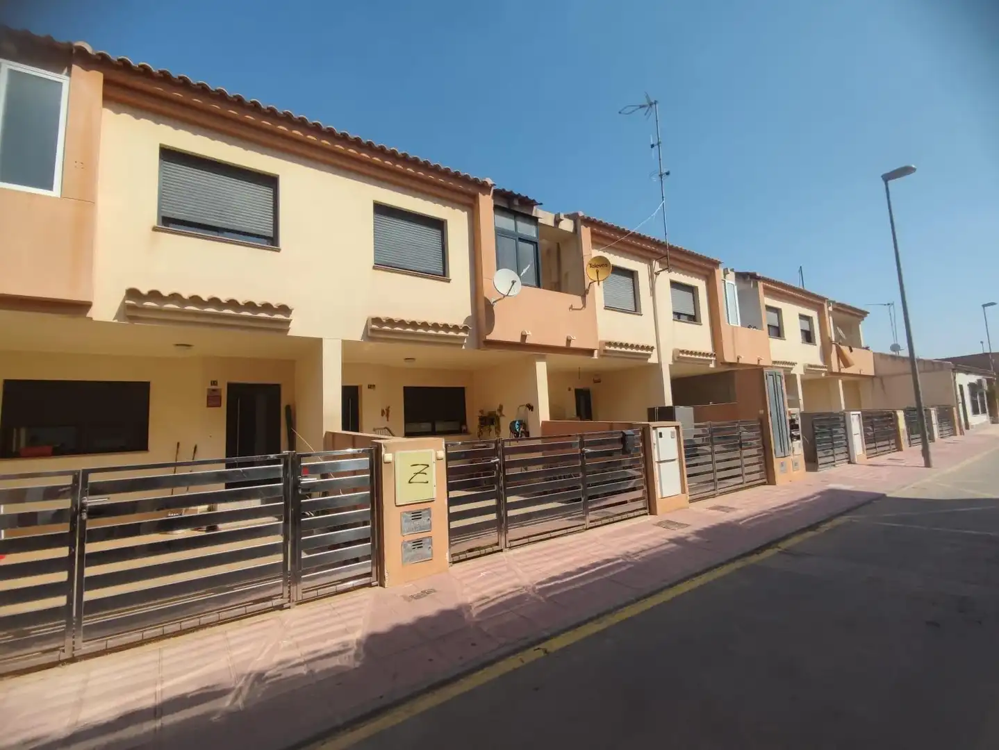 Vista exterior de Casa adosada en venta en Torre-Pacheco con Balcón