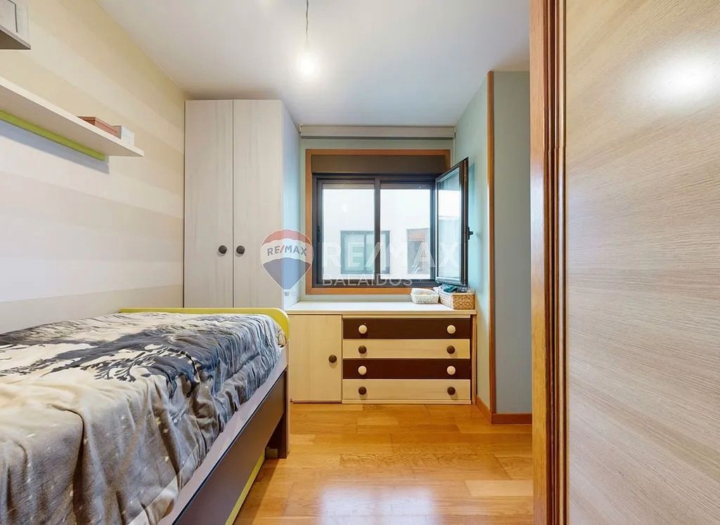 Dormitori de Apartament en venda en Vigo  amb Calefacció i Traster
