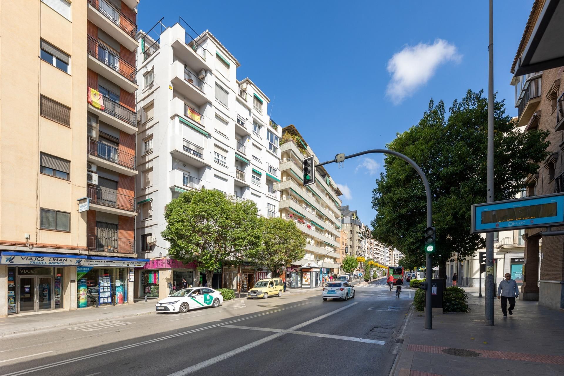 Vista exterior de Pis en venda en  Granada Capital amb Calefacció