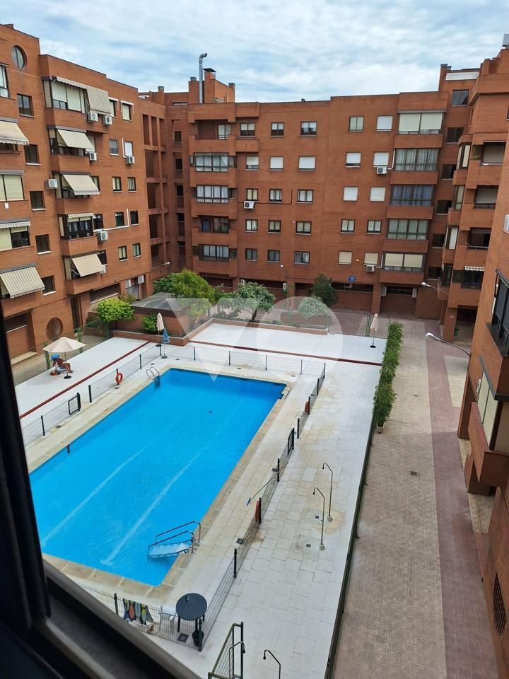 Piscina de Piso de alquiler en Torrejón de Ardoz con Calefacción, Terraza y Piscina