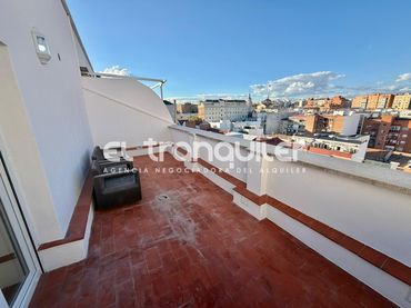 Penthouse with lift to rent in Calle Hernani