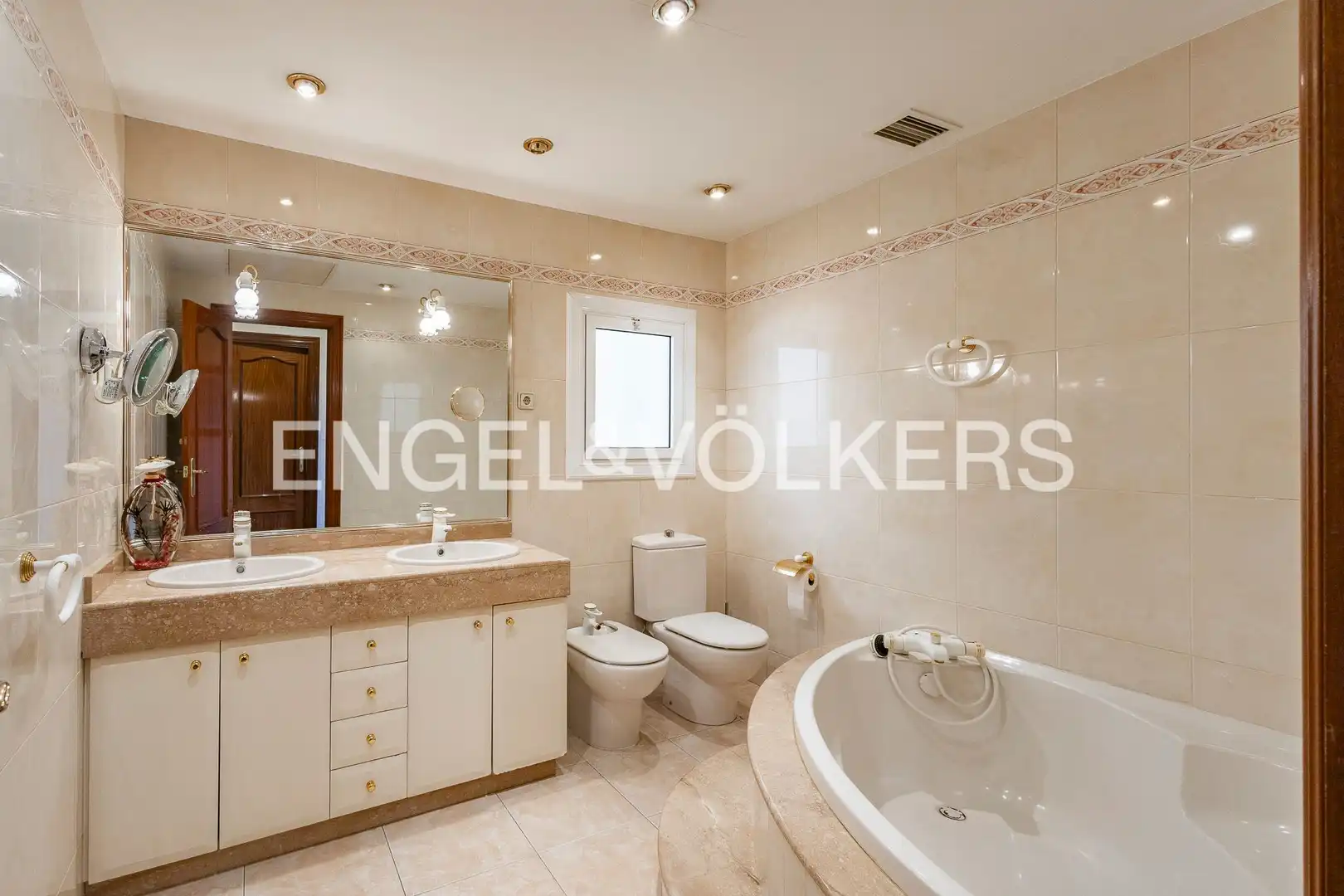 Bathroom of Flat for sale in Barcelona  with Air Conditioner, Heating and Parquet flooring
