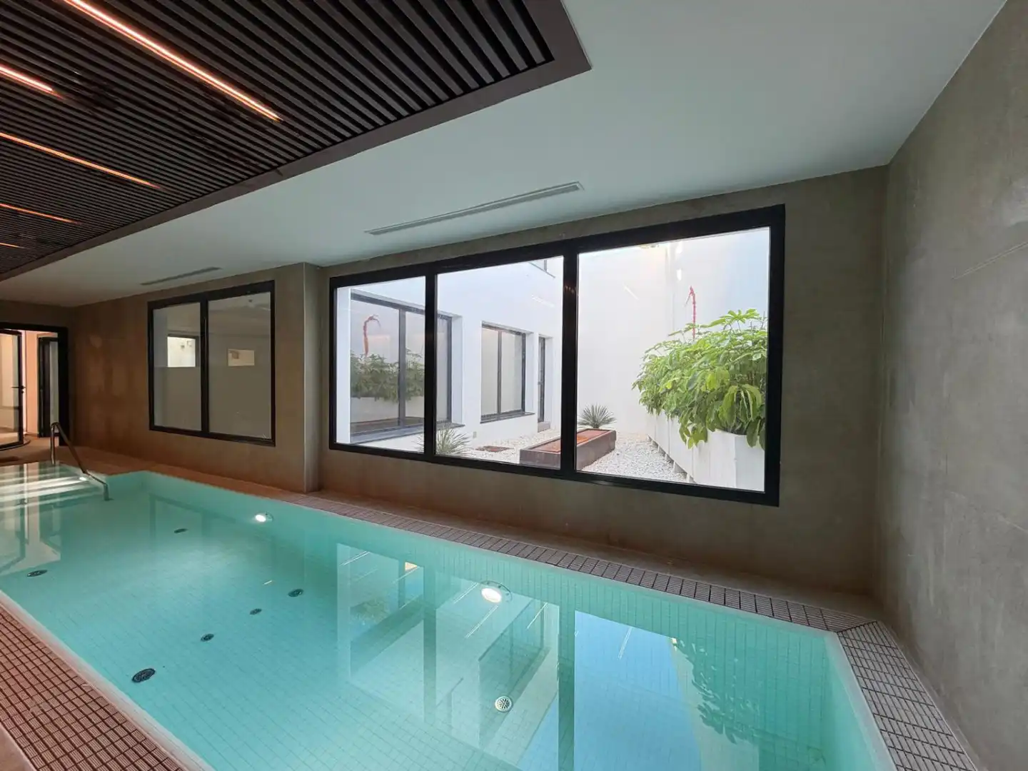 Swimming pool of Flat for sale in Estepona  with Air Conditioner, Heating and Terrace