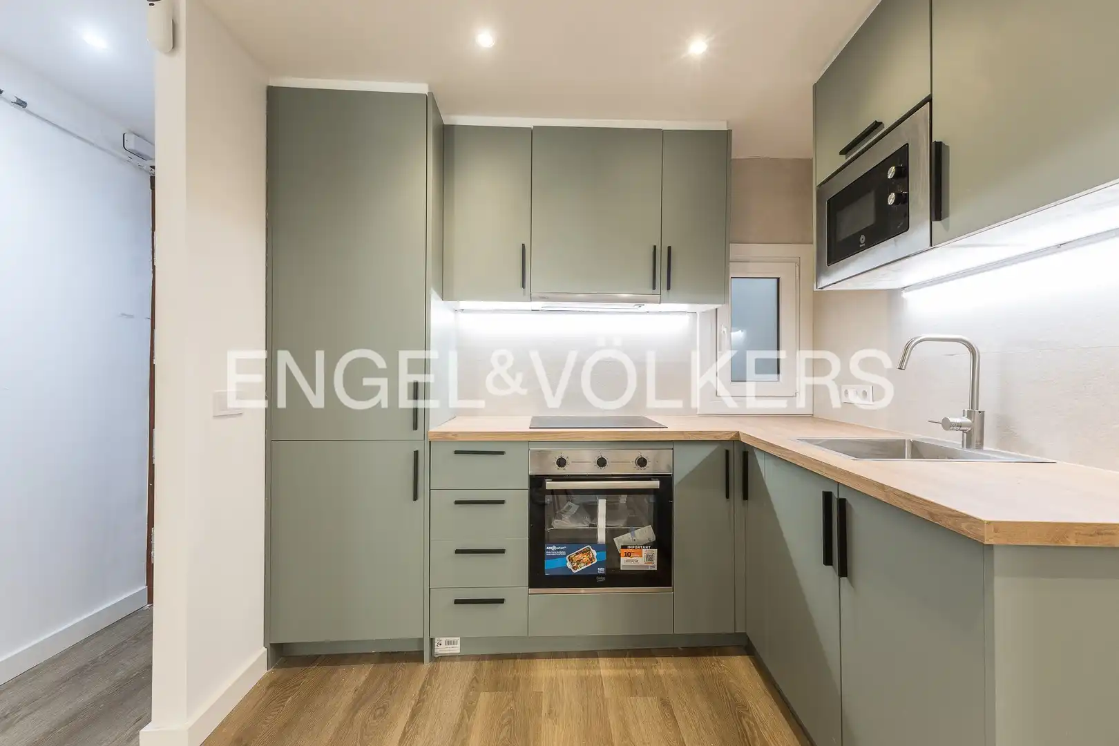 Kitchen of Flat for sale in L'Hospitalet de Llobregat  with Heating and Balcony