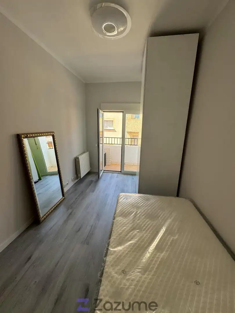 Bedroom of Flat for rent in Zaragoza  with Heating, Terrace and Furnished