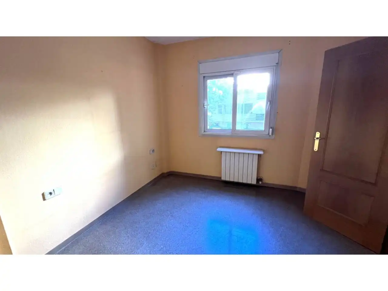 Bedroom of Flat for sale in Figueres  with Heating, Terrace and Community pool