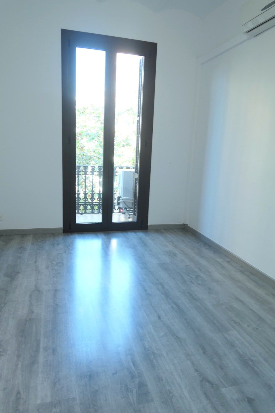 Bedroom of Flat for sale in  Barcelona Capital  with Washing machine and Balcony