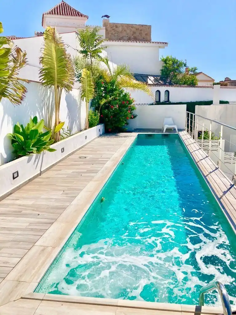 Piscina de Casa o xalet en venda en Nerja amb Aire condicionat, Jardí privat i Traster