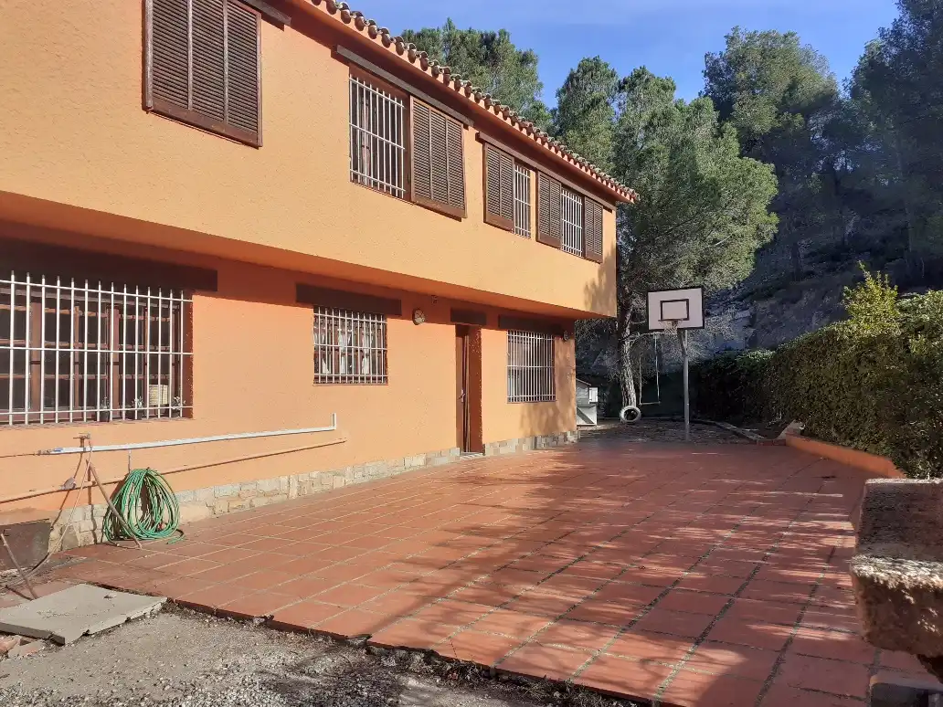 Außenansicht von Haus oder Chalet zum Verkauf in Gelida mit Heizung, Privatgarten und Parkett