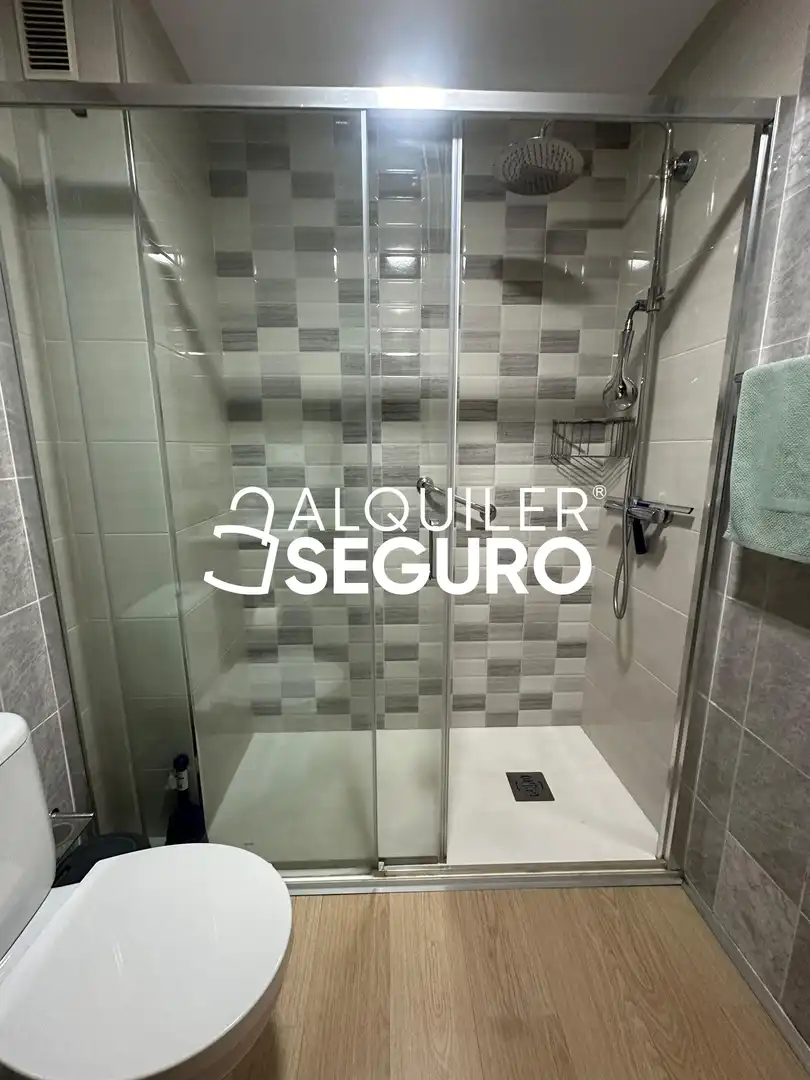 Badezimmer von Wohnung zur Miete in Málaga mit Klimaanlage und Möbliert