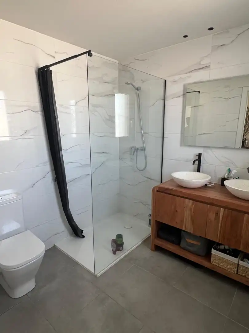 Bathroom of Flat for sale in Lardero  with Heating, Private garden and Parquet flooring