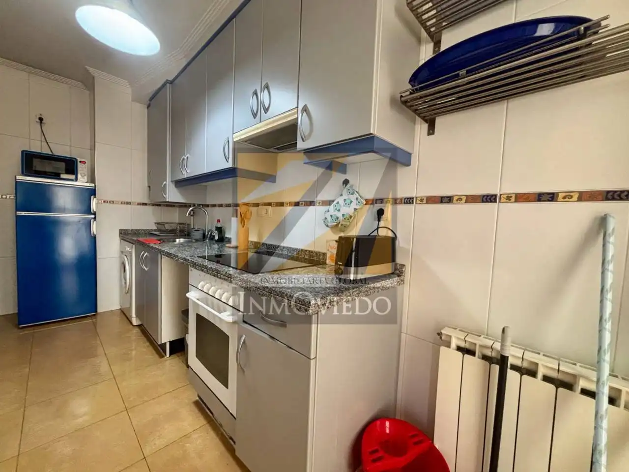Cuina de Pis en venda en Oviedo  amb Calefacció i Moblat