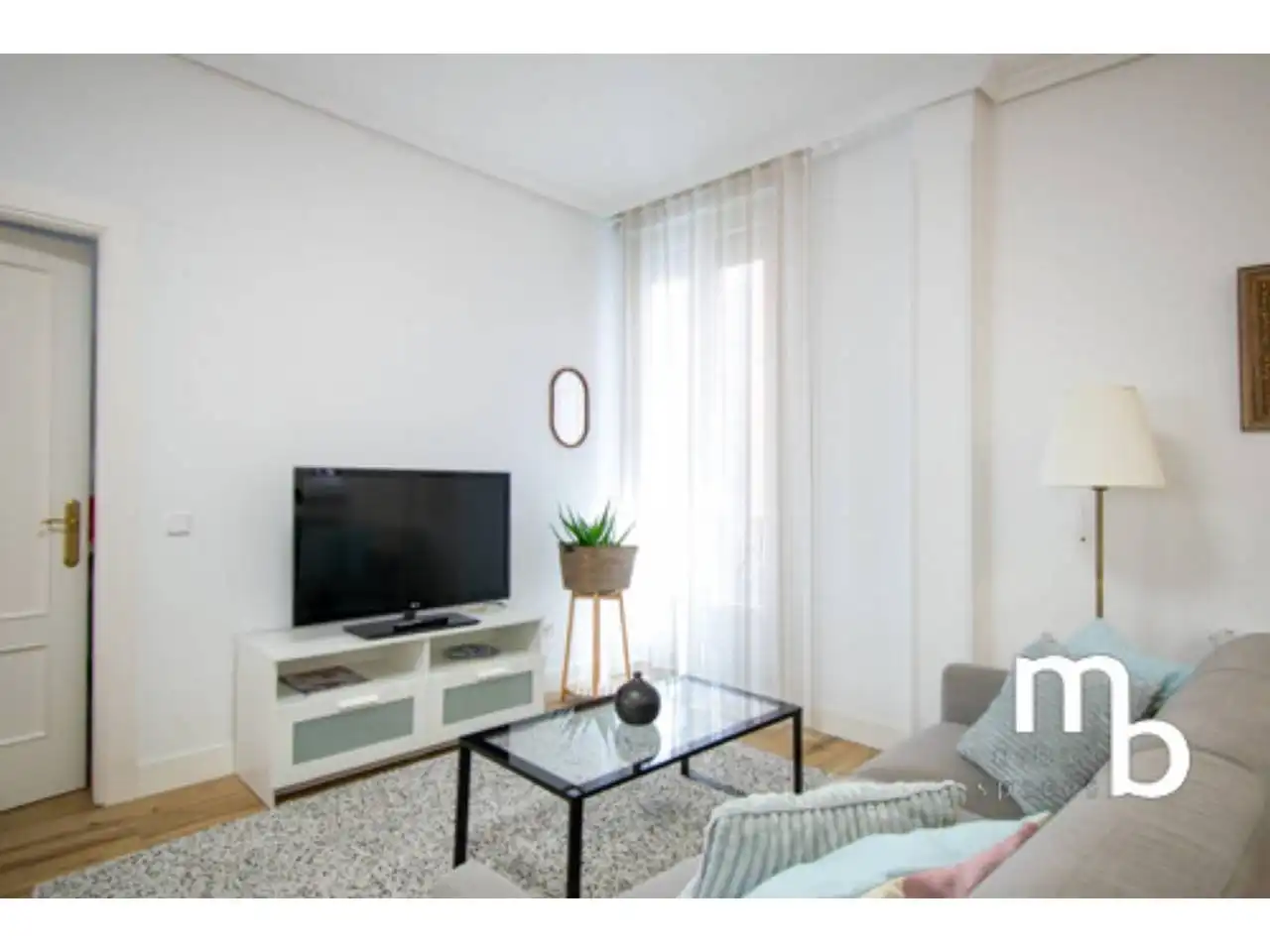 Living room of Flat for sale in Madrid  with Air Conditioner, Heating and Storage room