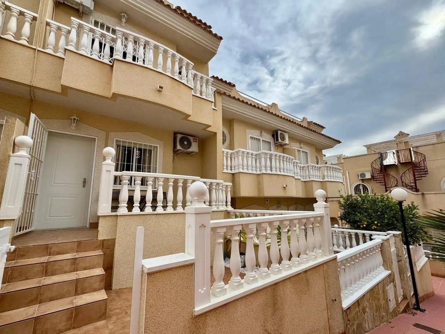 Exterior view of Apartments for sale in Orihuela  with Air Conditioner, Private garden and Terrace