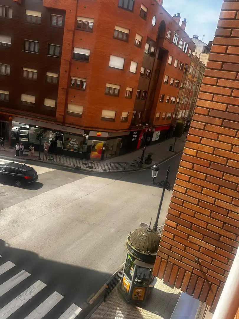 Vista exterior de Piso en venta en Oviedo  con Calefacción, Parquet y Trastero