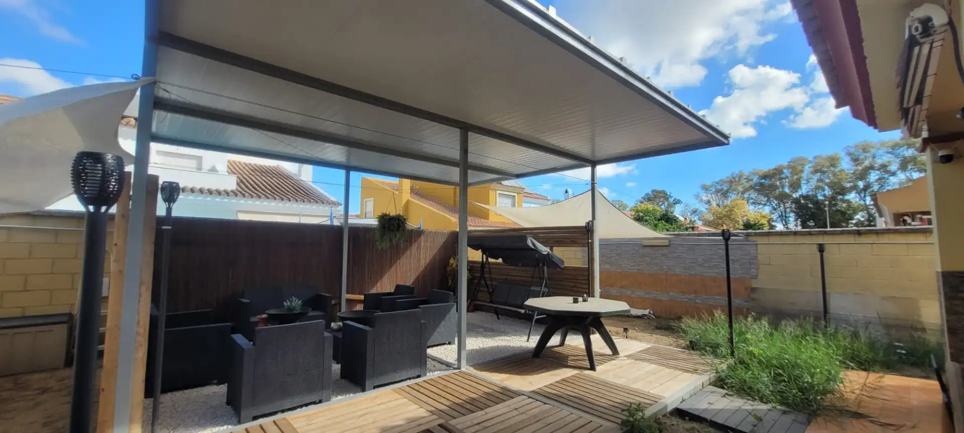 Terrassa de Casa adosada en venda en Los Barrios amb Aire condicionat, Jardí privat i Terrassa