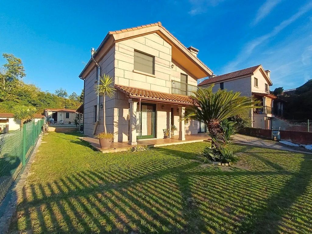 Vista exterior de Casa o xalet en venda en Ponteareas amb Calefacció, Jardí privat i Terrassa