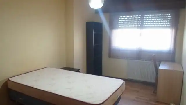 Habitación de Piso de alquiler en Santiago de Compostela  con Calefacción y Amueblado