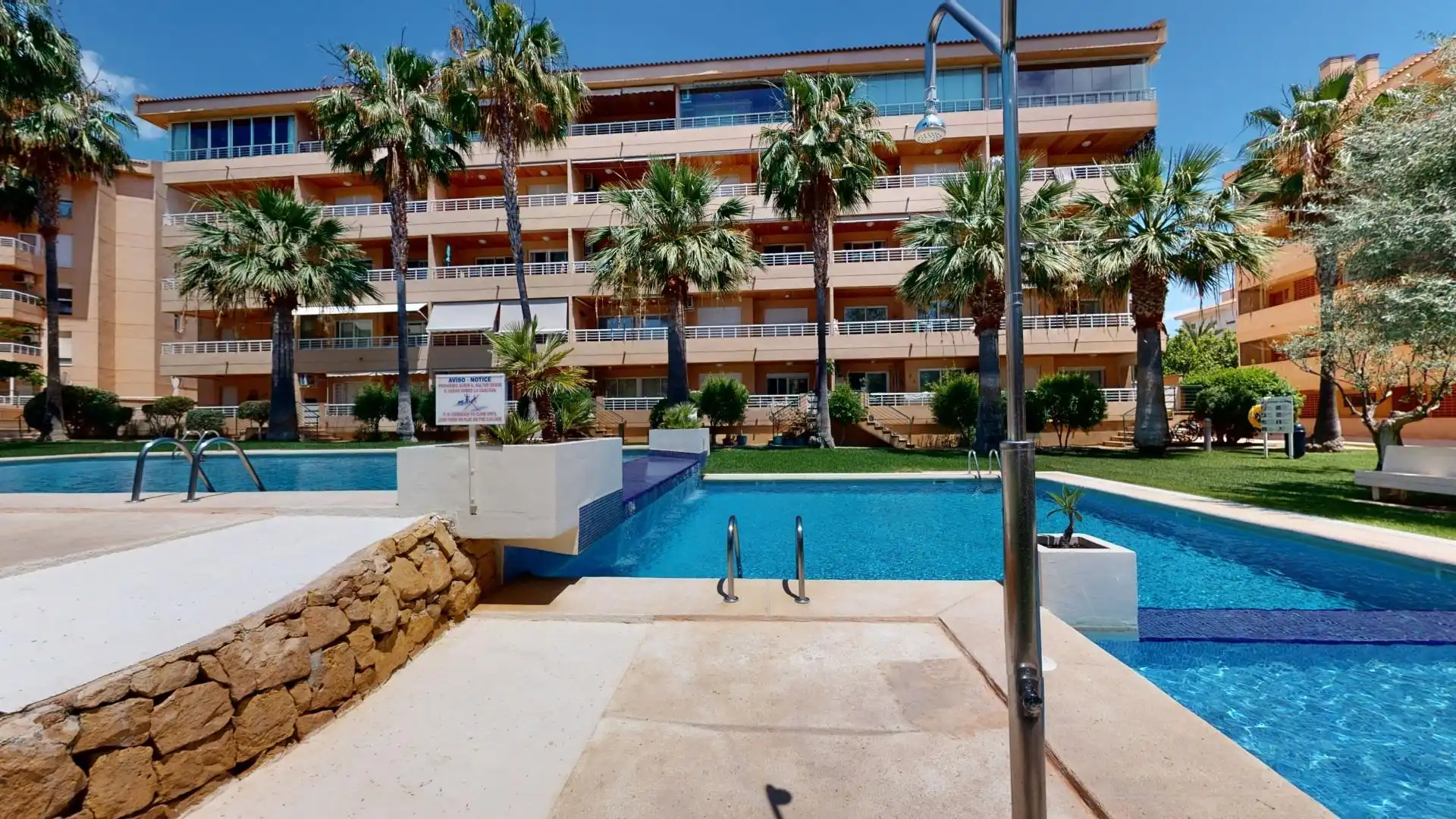 Schwimmbecken von Wohnungen zum Verkauf in L'Alfàs del Pi mit Klimaanlage, Privatgarten und Terrasse