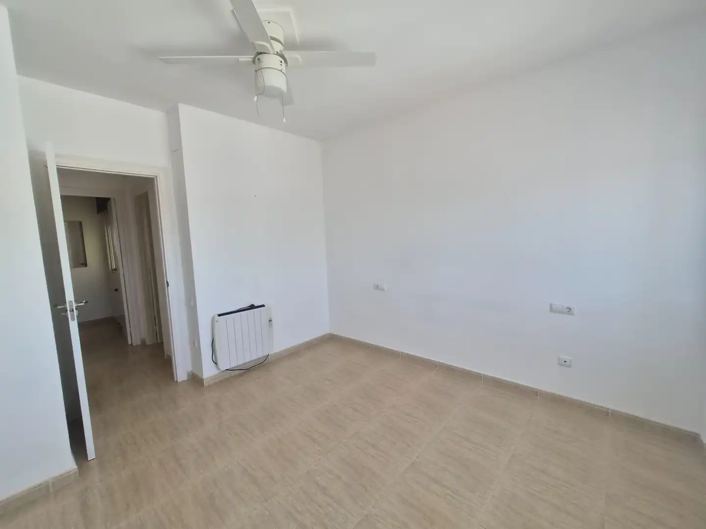 Habitación de Piso en venta en Roda de Berà con Terraza, Horno y Balcón