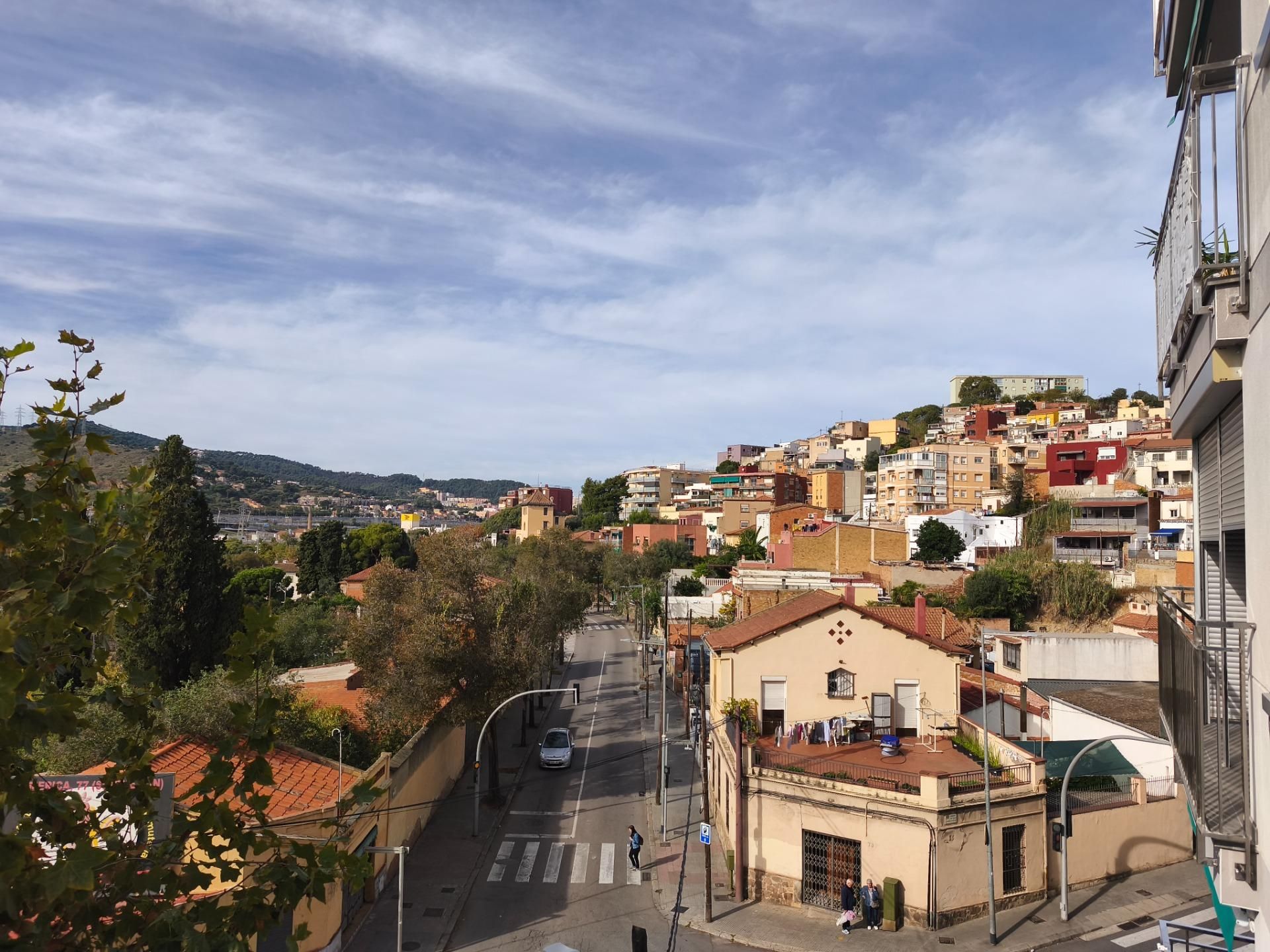 Vista exterior de Pis en venda en Santa Coloma de Gramenet amb Balcó