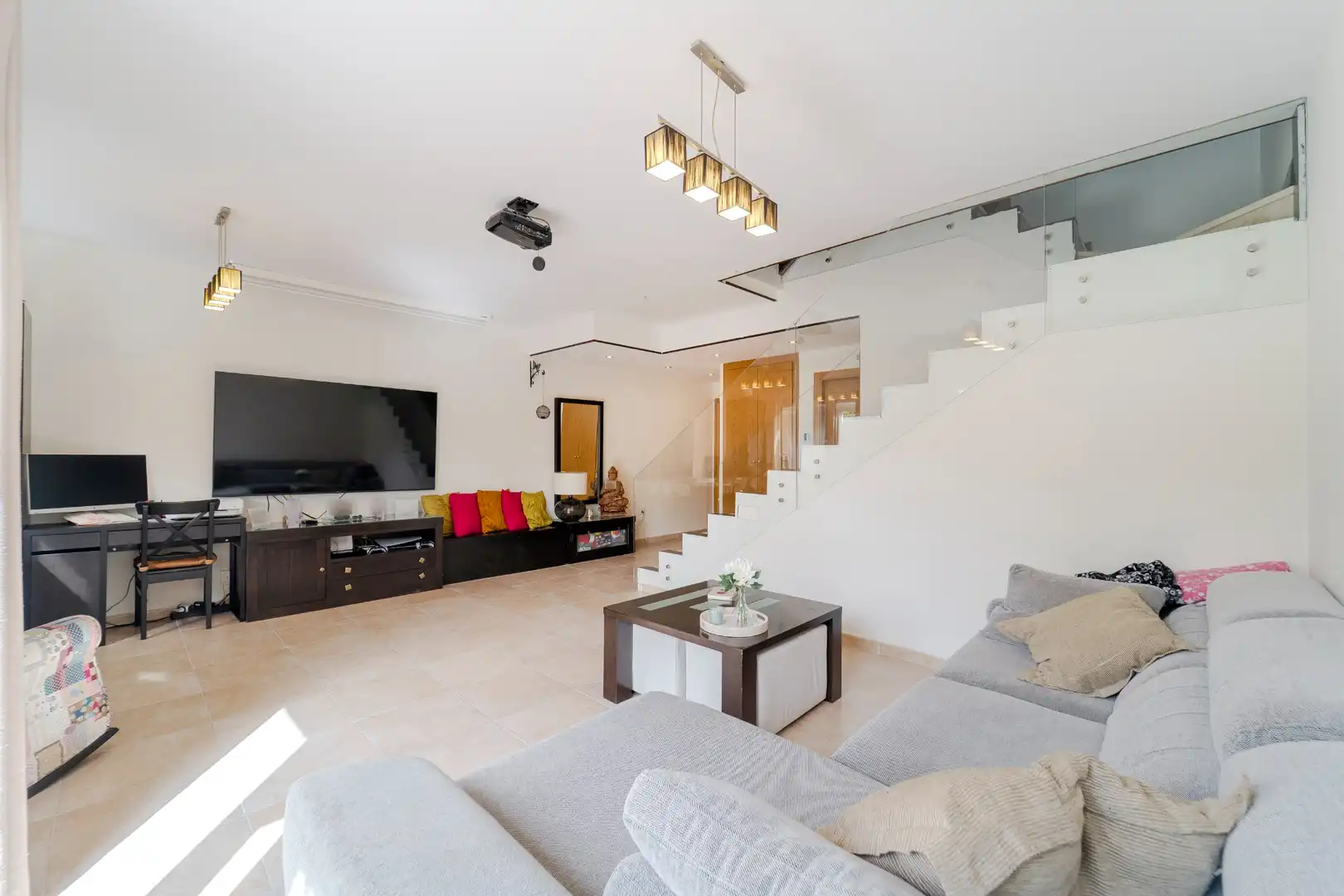 Sala de estar de Casa adosada en venta en Casarrubios del Monte con Aire acondicionado, Calefacción y Jardín privado