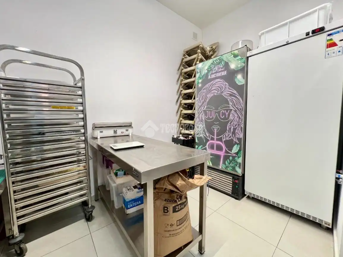 Cocina de Local en venta en Madrid con Aire acondicionado