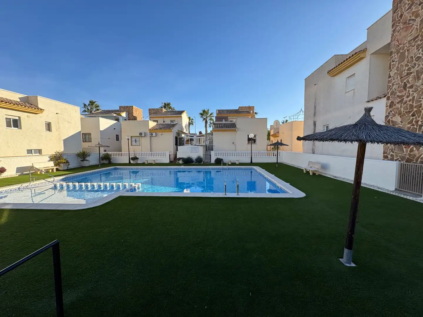 Schwimmbecken von Haus oder Chalet zur Miete in Guardamar del Segura mit Klimaanlage, Privatgarten und Terrasse