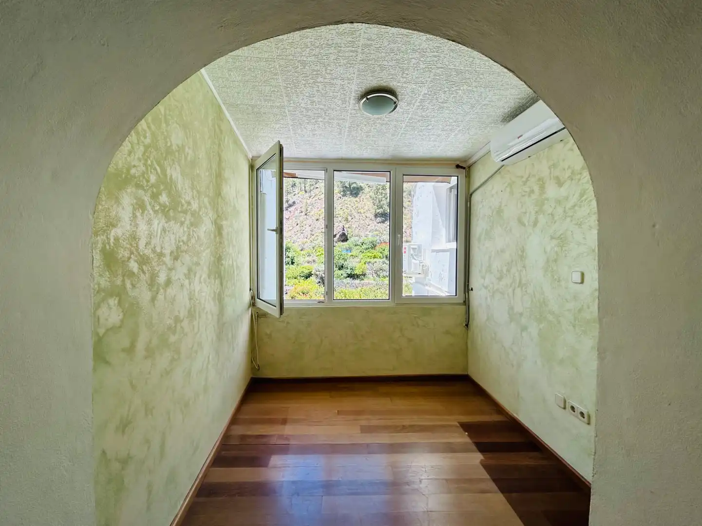Balcony of Detached homes for sale in San Bartolomé de Tirajana  with Air Conditioner, Heating and Private garden