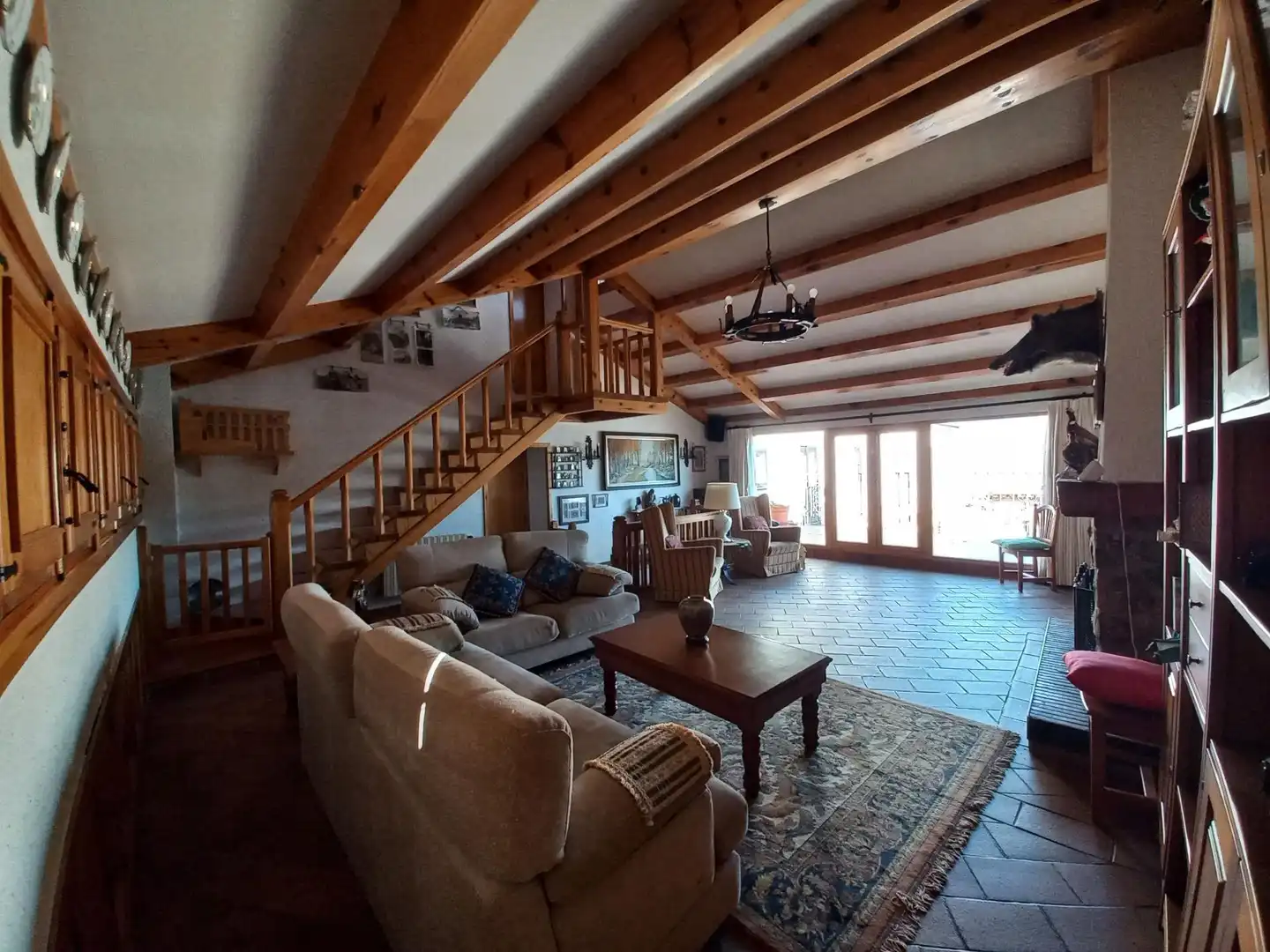 Sala d'estar de Casa o xalet en venda en Torrecaballeros amb Calefacció, Jardí privat i Traster