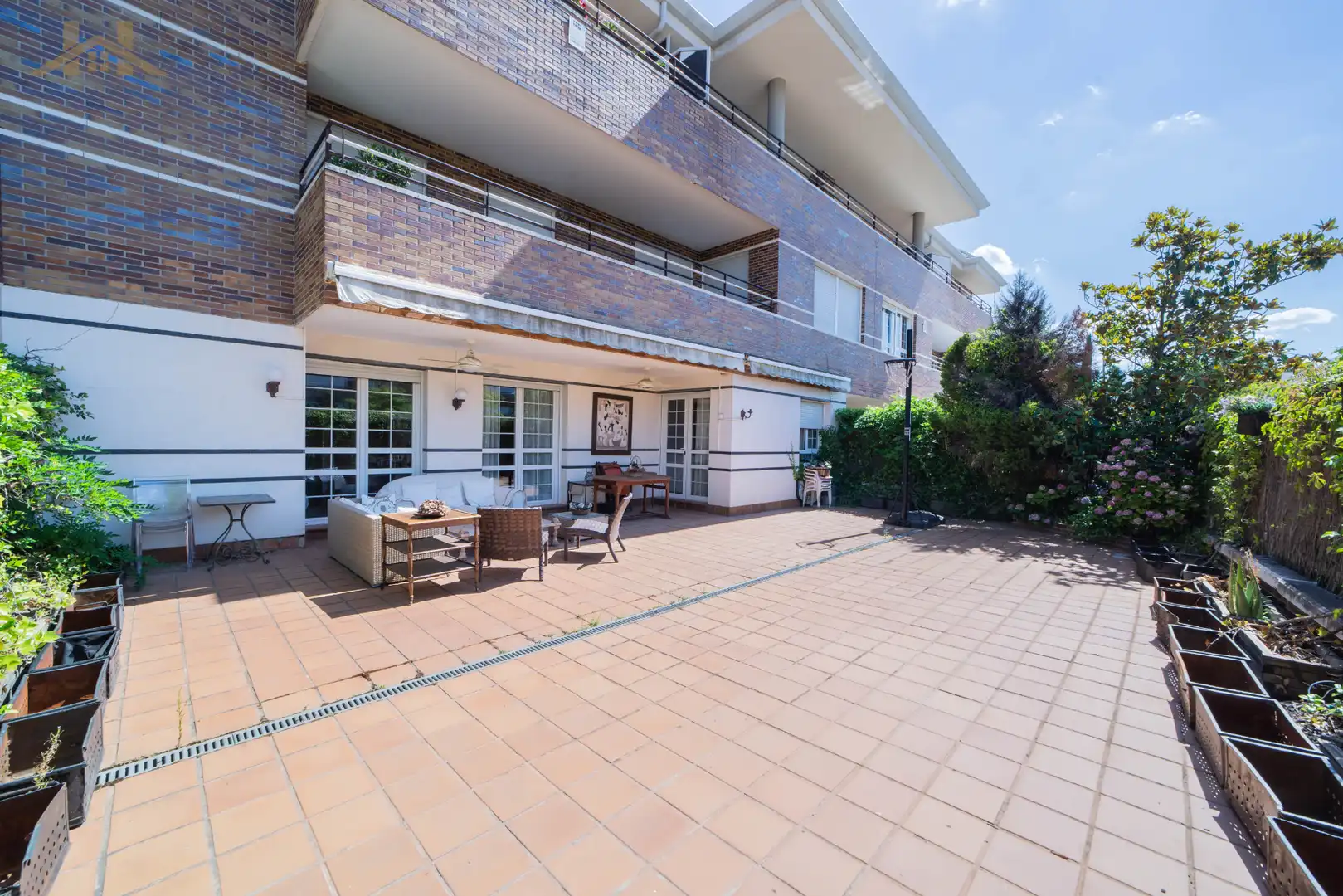 Vista exterior de Planta baja en venta en Majadahonda con Aire acondicionado, Calefacción y Jardín privado