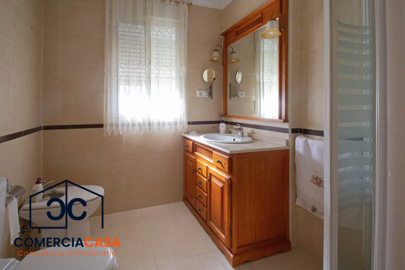 Baño de Casa adosada en venta en Jun con Aire acondicionado, Calefacción y Terraza