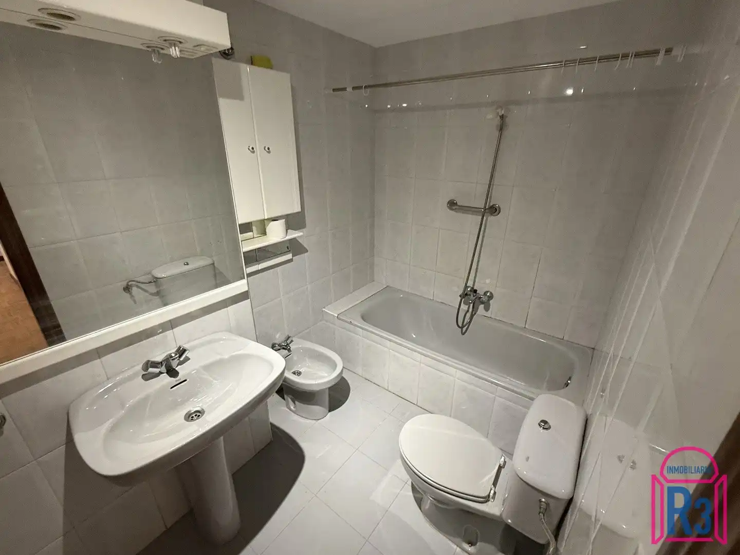 Baño de Piso de alquiler en León Capital  con Calefacción, Terraza y Trastero