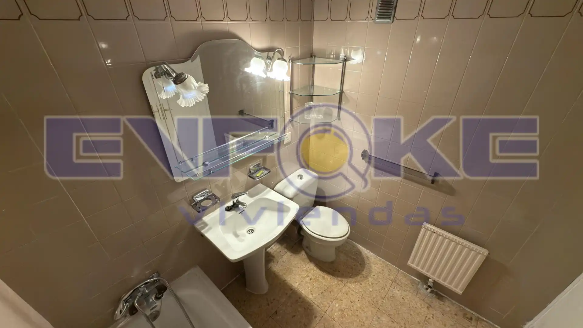 Baño de Piso en venta en Madrid con Calefacción y Terraza