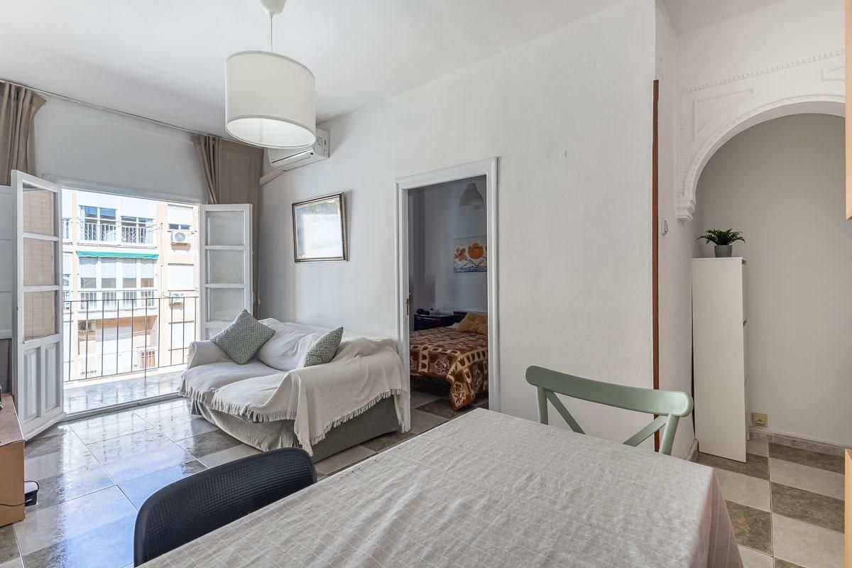 Bedroom of Flat for sale in  Granada Capital  with Air Conditioner, Terrace and Balcony