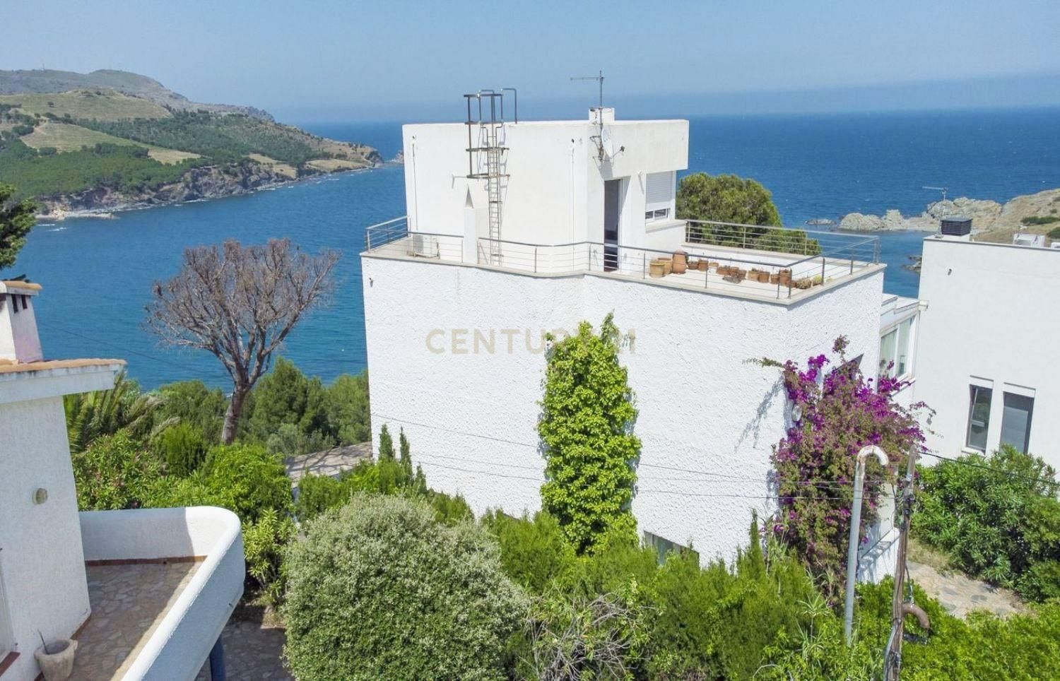 Vista exterior de Casa o xalet en venda en Llançà amb Aire condicionat, Piscina i Alarma