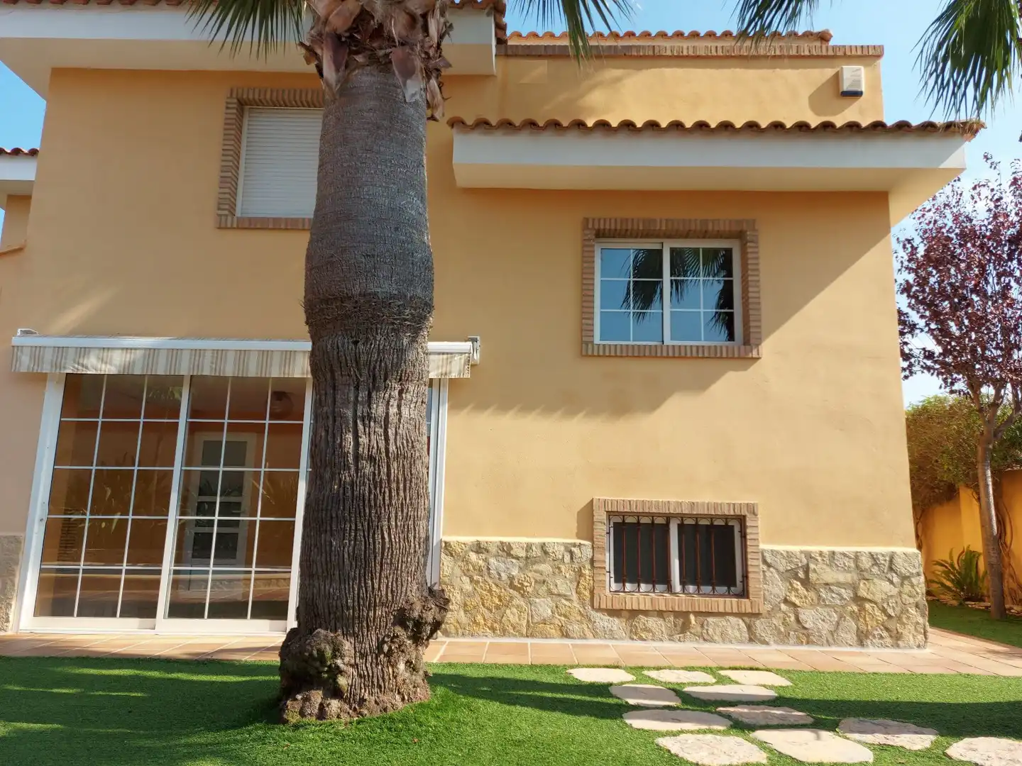 Exterior view of Houses for sale in La Pobla de Vallbona  with Air Conditioner, Heating and Private garden