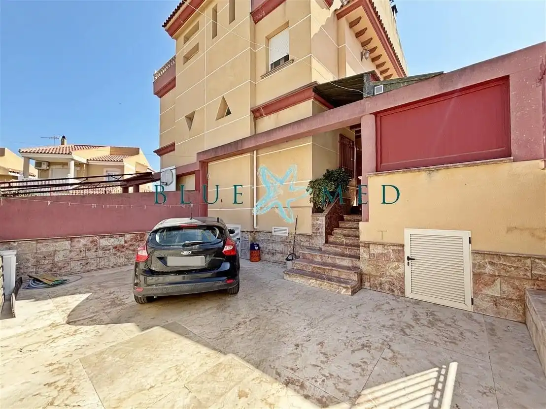 Vista exterior de Dúplex en venda en Mazarrón amb Aire condicionat, Calefacció i Jardí privat