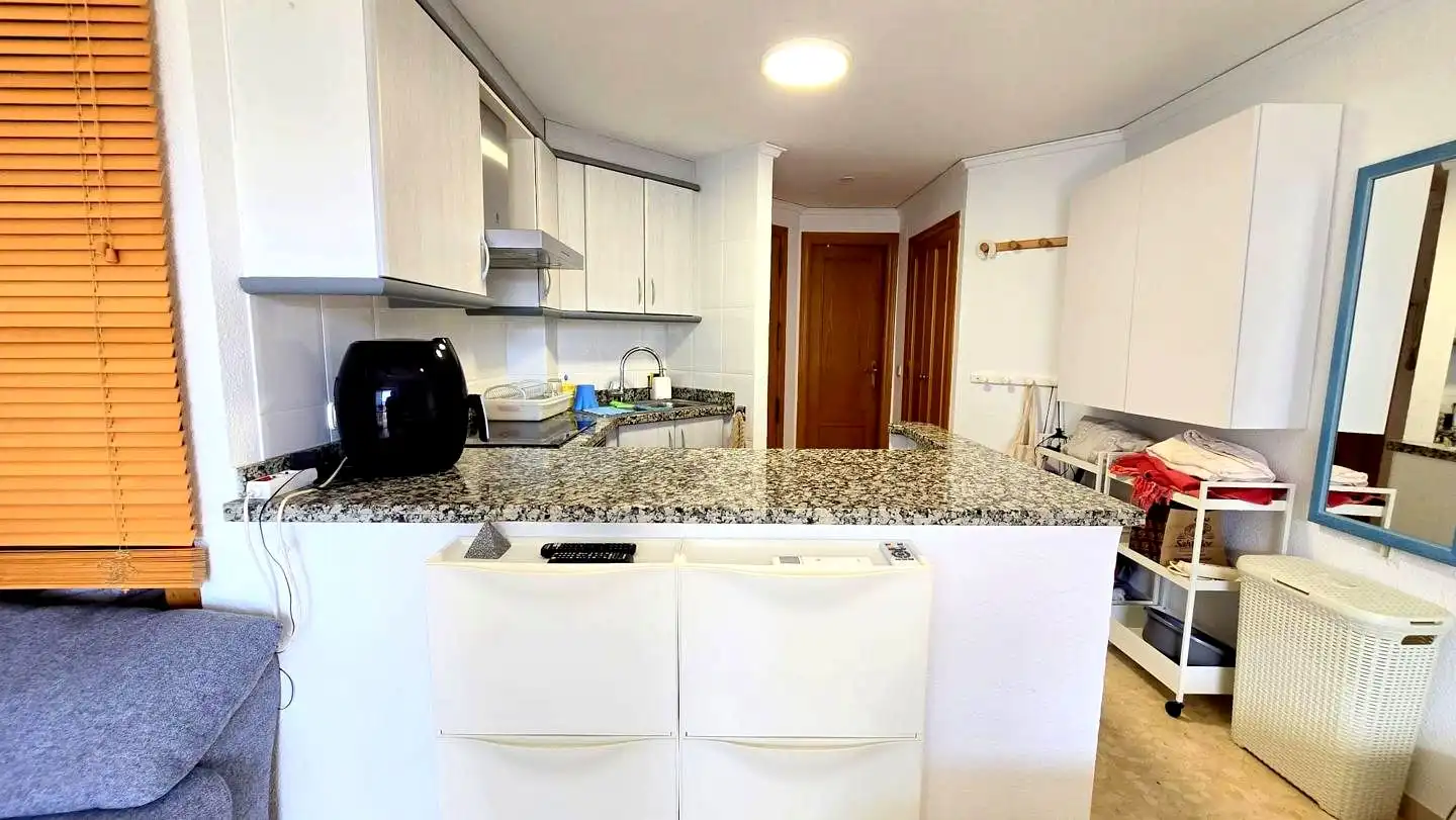 Küche von Wohnung zum Verkauf in Gandia mit Klimaanlage, Terrasse und Möbliert