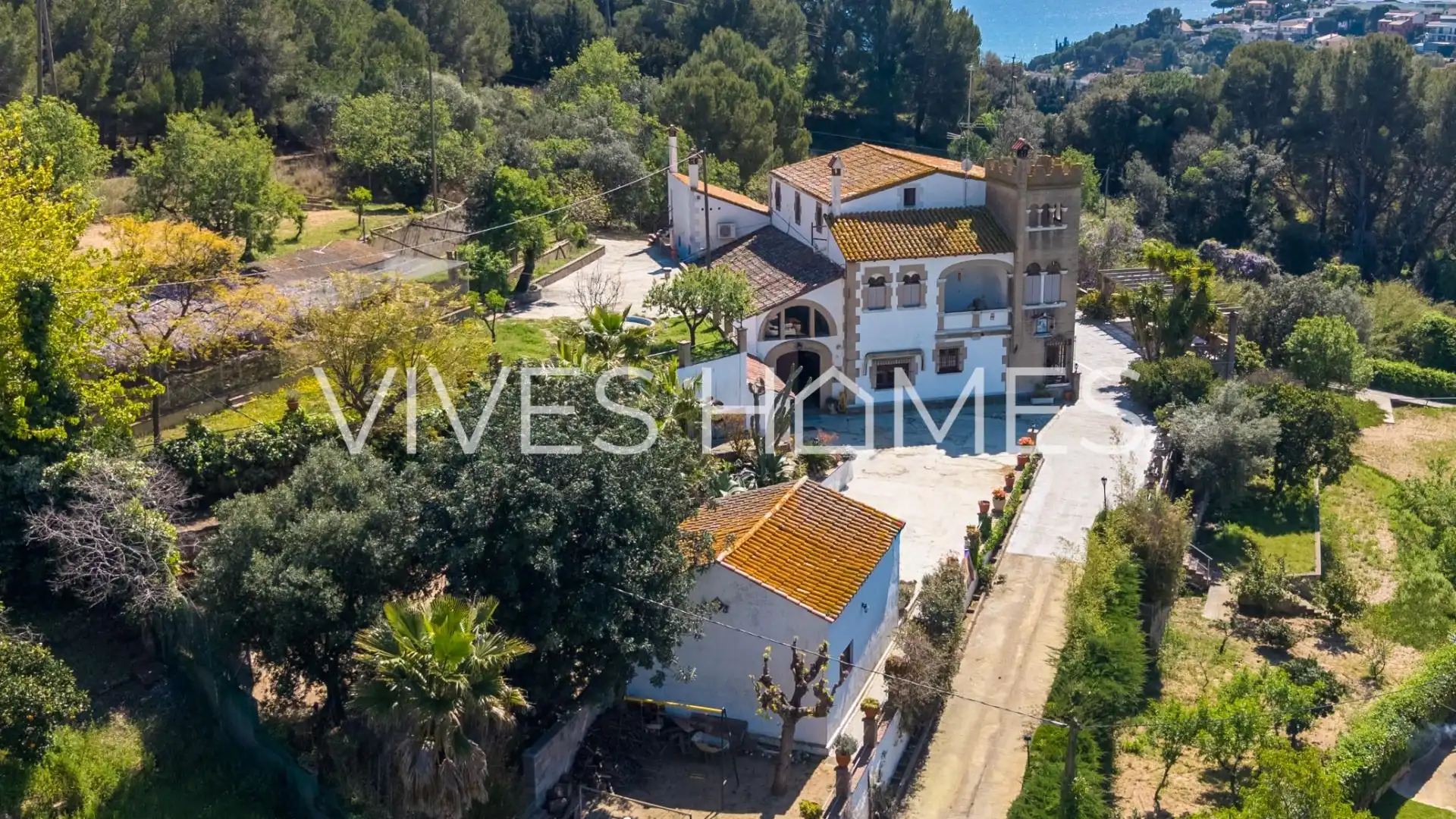 Vista exterior de Finca rústica en venta en Arenys de Mar con Aire acondicionado, Jardín privado y Terraza