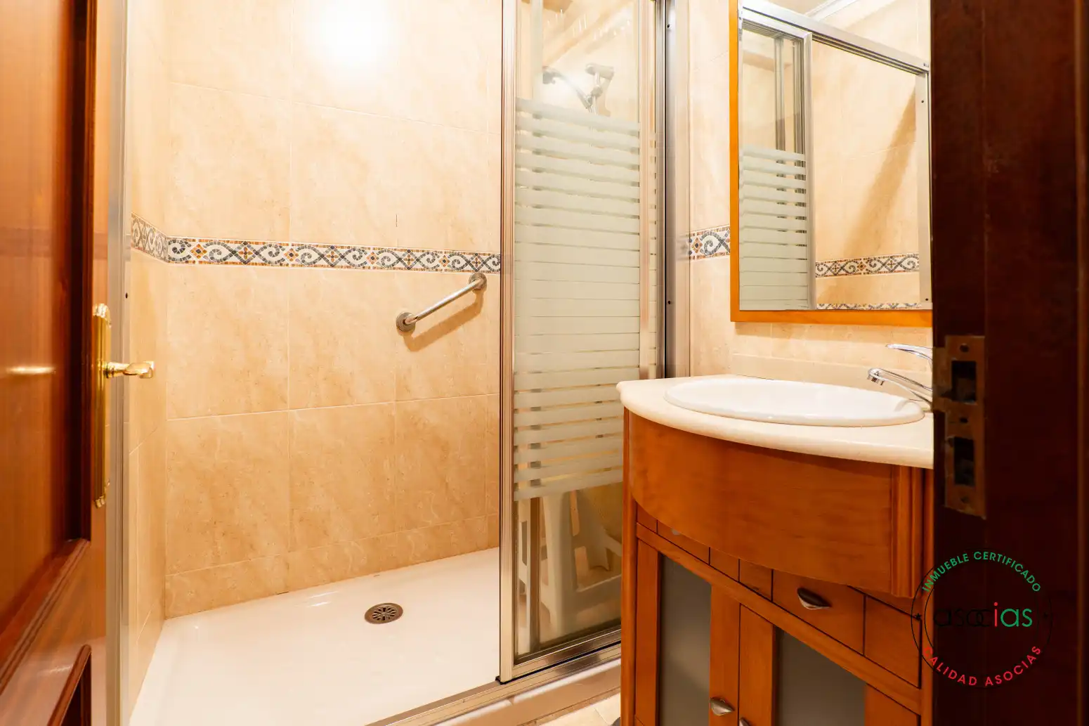 Baño de Piso en venta en Gijón  con Calefacción, Parquet y Terraza