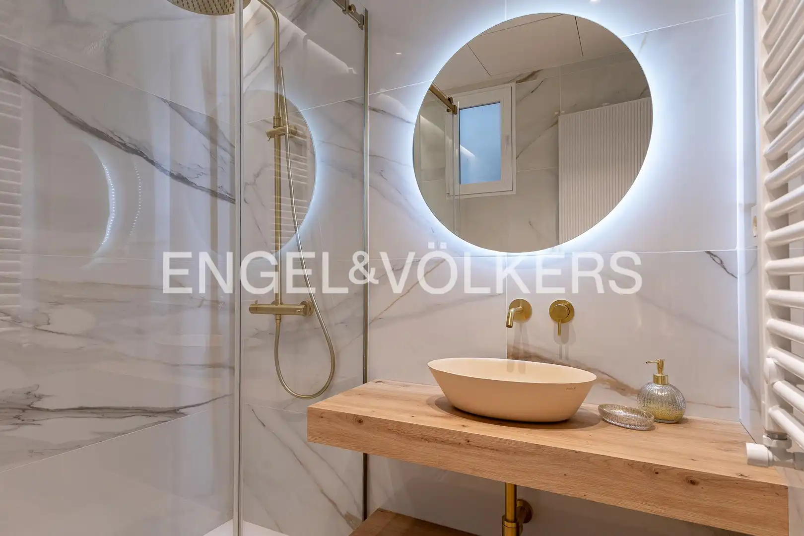 Bathroom of Flat for sale in Madrid  with Air Conditioner, Heating and Furnished