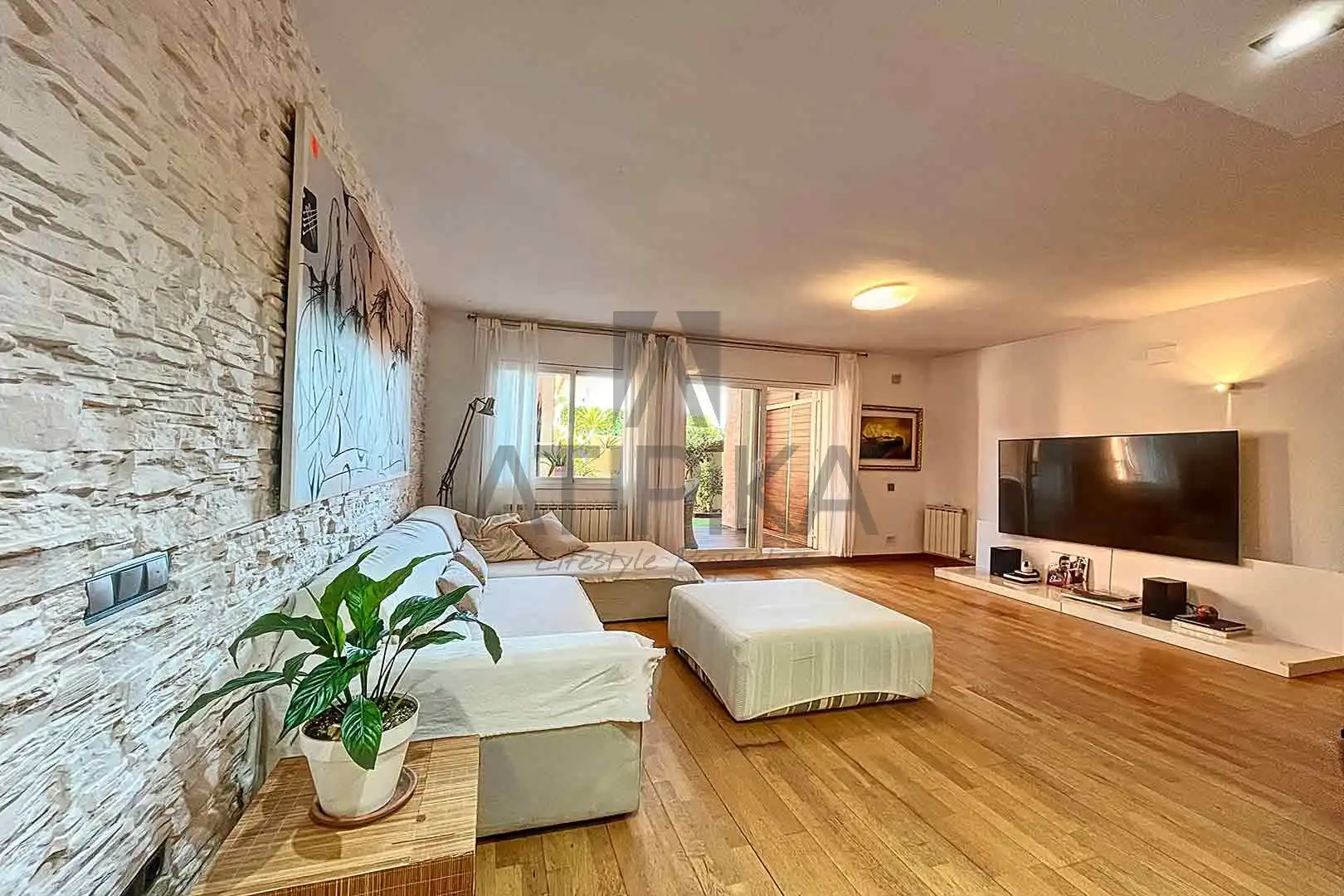Living room of Duplexes for sale in Sitges  with Heating, Parquet flooring and Terrace