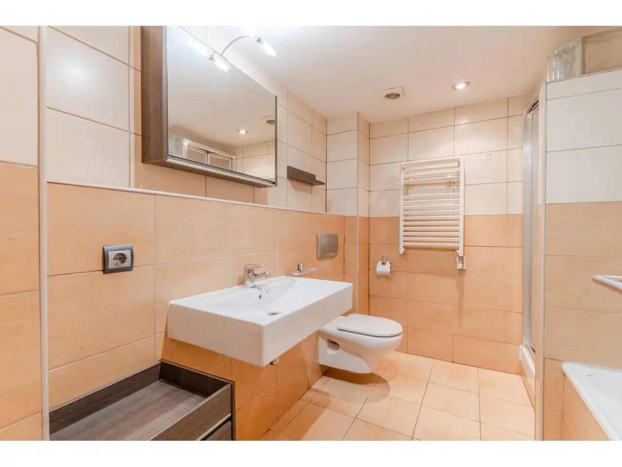 Baño de Piso en venta en Cassà de la Selva con Aire acondicionado, Calefacción y Terraza