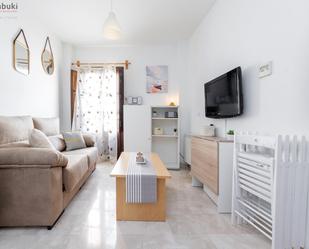 Living room of Flat to rent in  Granada Capital  with Heating, Parquet flooring and Terrace