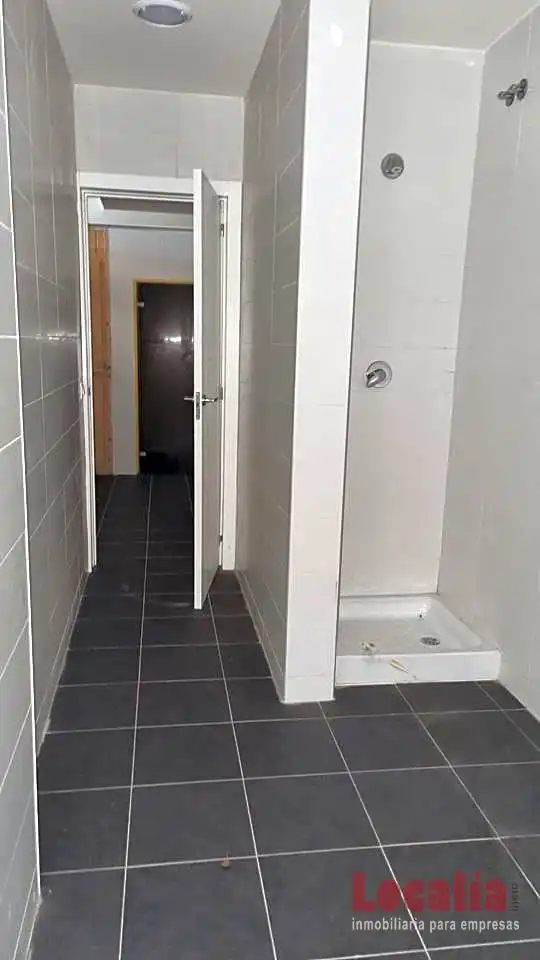 Baño de Local en venta en Santa Cruz de Bezana